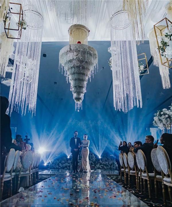 『杨颖』31岁男星奢华婚礼8层蛋糕悬空倒挂黄晓明杨颖婚礼也得黯然失色