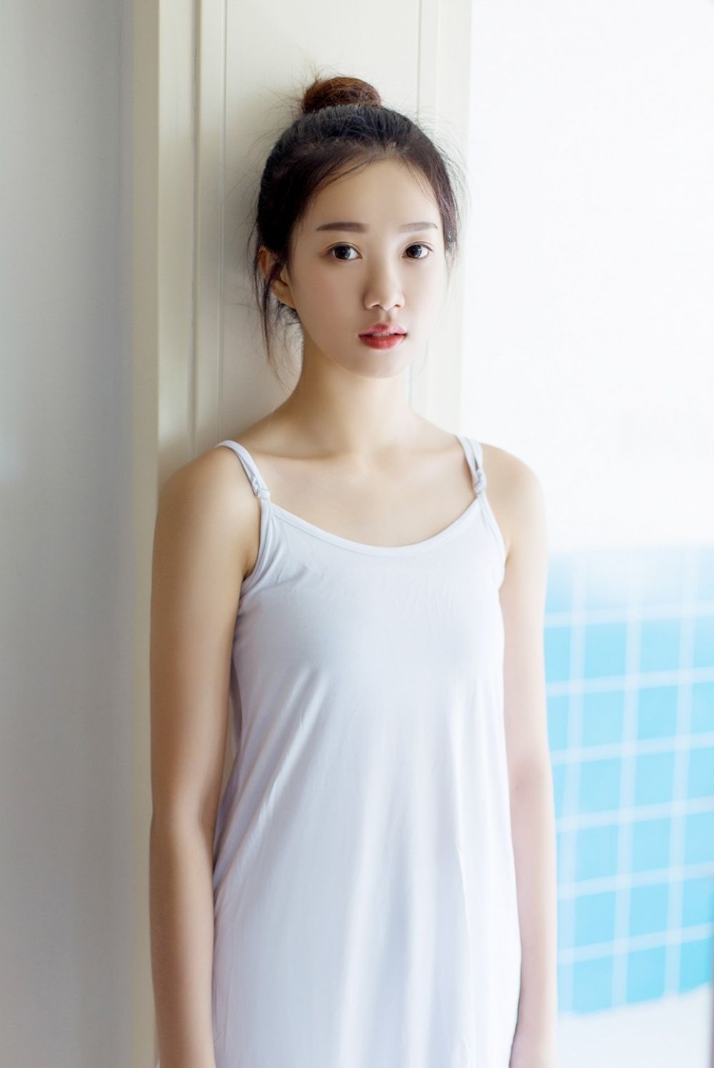 丸子头少女白嫩肌肤私房小清新写真