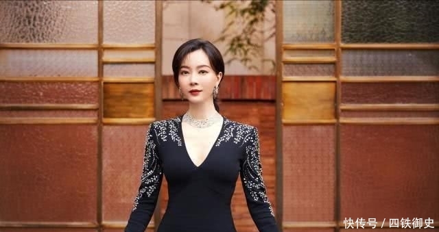 『 陈数』43岁依然美得惊艳,陈数太敢穿了!先是深V连衣裙又穿豹纹配长裙