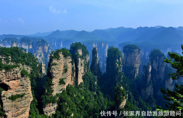 张家界的自然美景，吸引了无数游人前往观光旅游