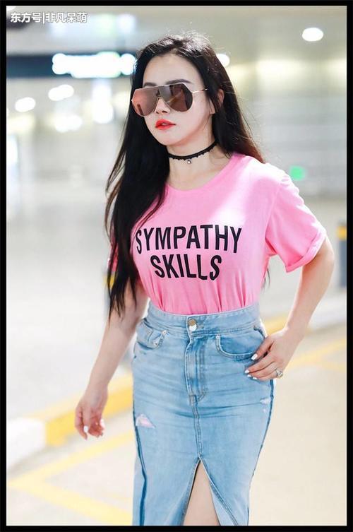 就服冉莹颖，胸围85硬是穿出100多的“爆炸感”，真能装啊！