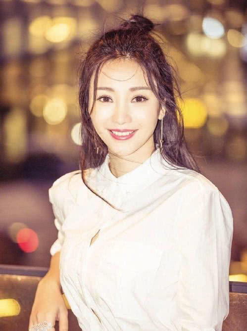 穿旗袍的柳岩真的很美！没有一丝暴露，却能透出万种风情！