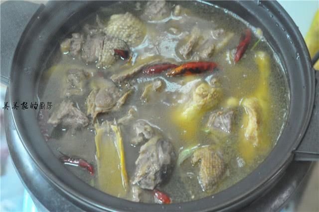 「我家」鸭子如此烧,不腥不柴特别香,操作简单,我家每年吃掉几十只