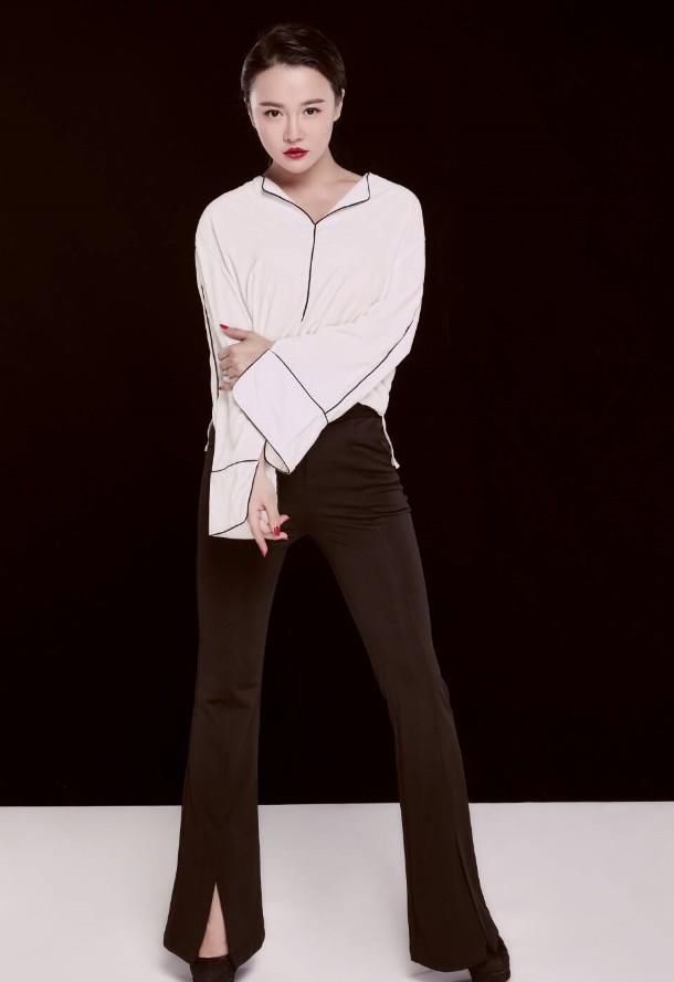 冉莹颖这样穿美girl变酷girl，一声不响又让人惊艳一把！