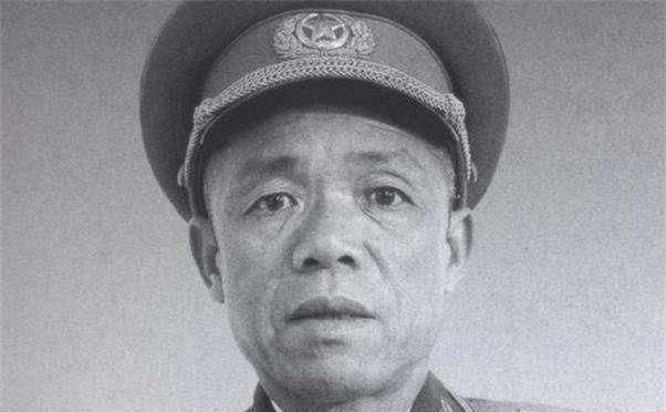 『作战』渡海作战,营长见韩先楚站在甲板危险,下令看住军长,不准离开