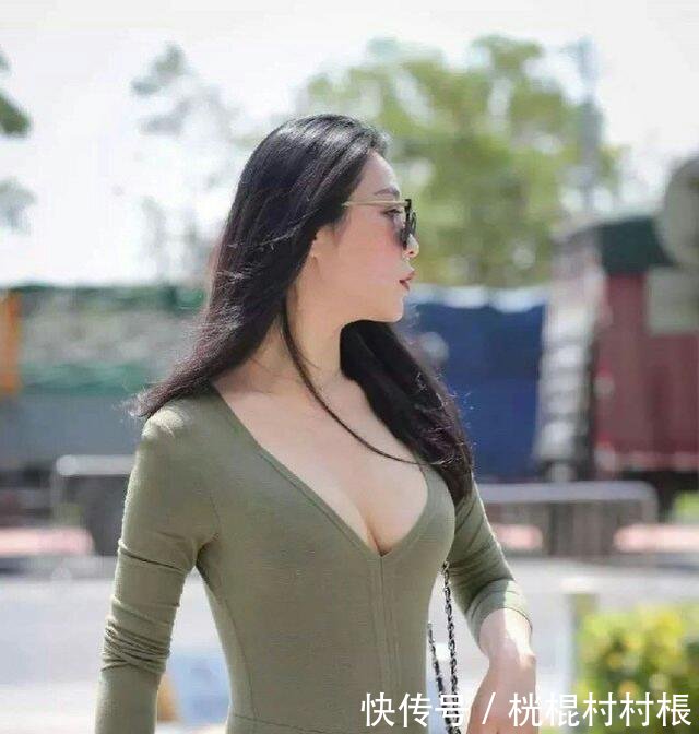 淡雅清新的打底裤，展现女性的优雅风度