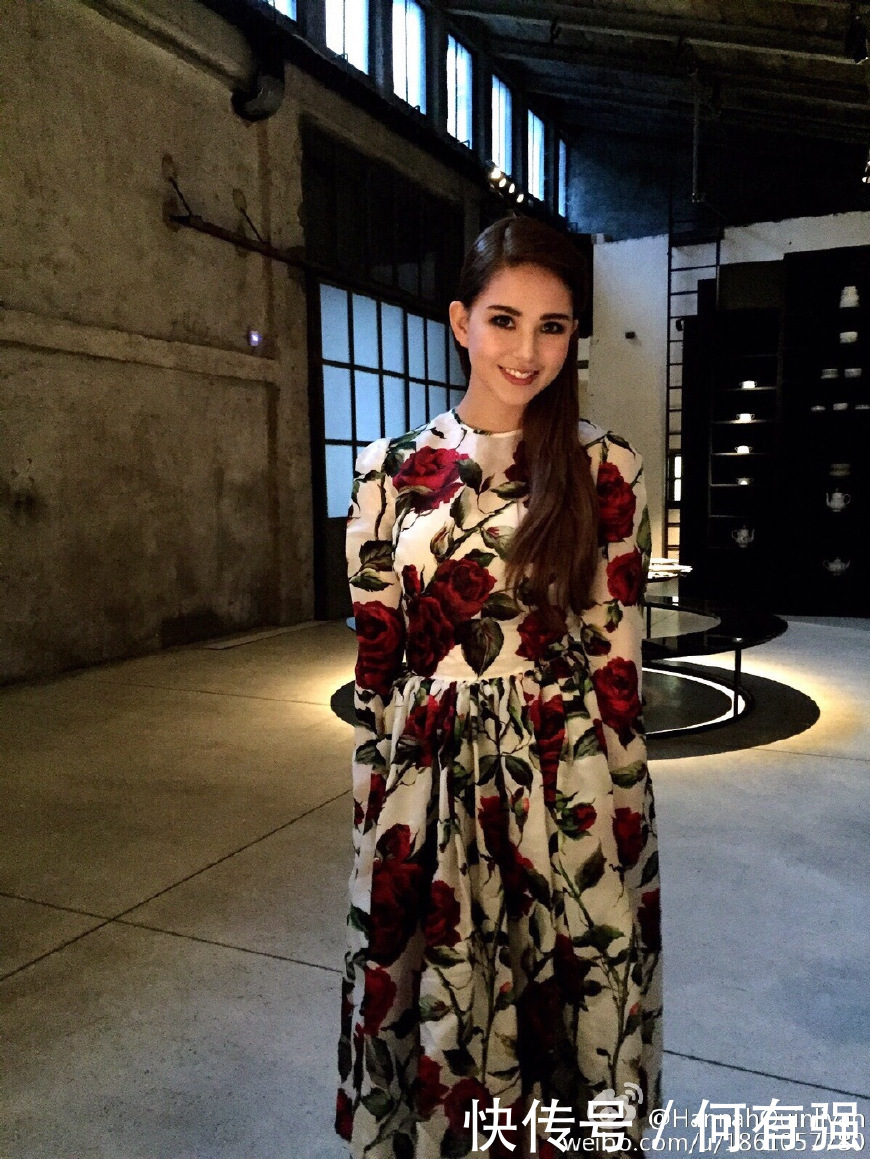 长腿女神霸道来袭！25岁昆凌穿复古连衣裙尽秀大长腿，网友：女神