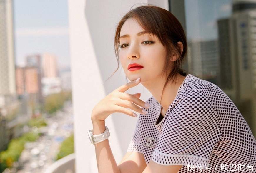 维吾尔语中迪丽热巴是美人的意思,古力娜扎原