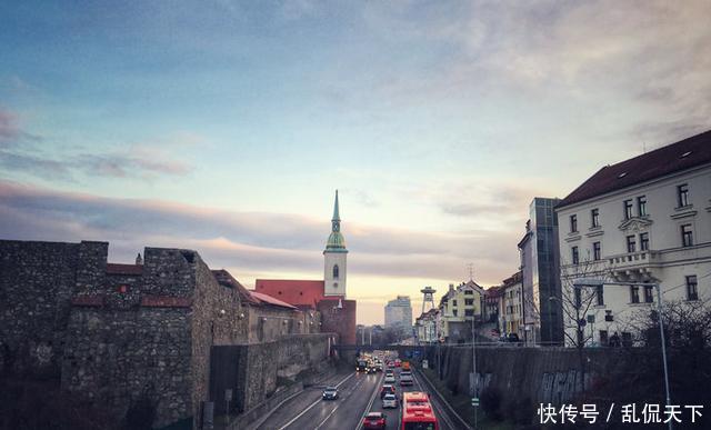 世界上城堡数量最多的国家之一，被称为欧洲的心脏
