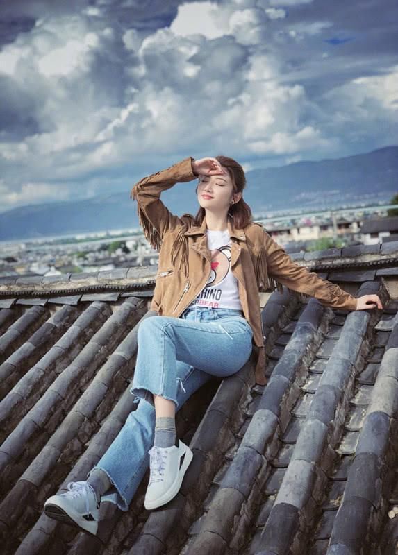 和张继科约会回来了?景甜现身机场秀大长腿,又帅有美!