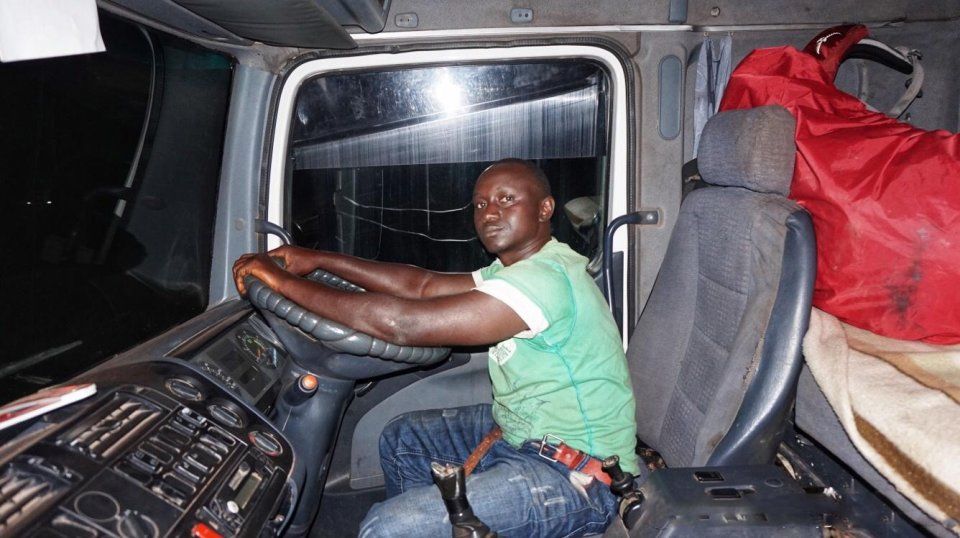 中国美女非洲旅行记:夜晚独自搭车,经历难忘17个小时