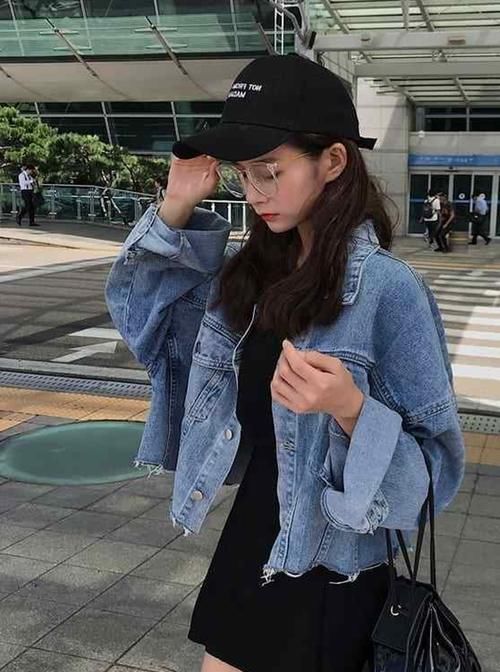  【女生】聪明的女生，早就开始用这几款外套配裙子了