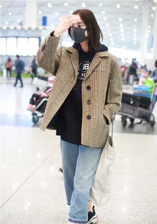 古力娜扎心真大172活活穿成150，露纹身有啥用，网友:学郑爽呢