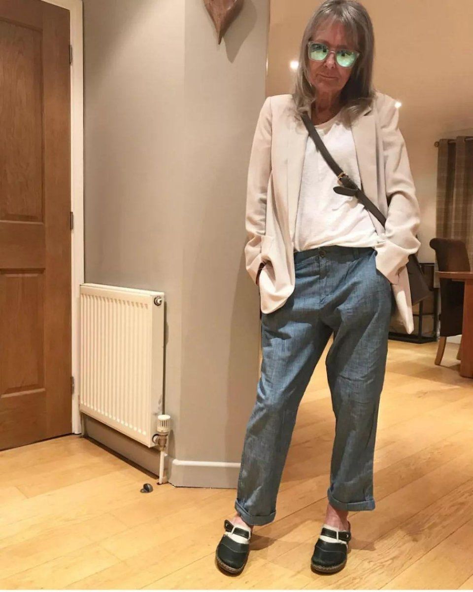 她74岁，满脸皱纹，天天素颜，但是真的很酷啊!!!