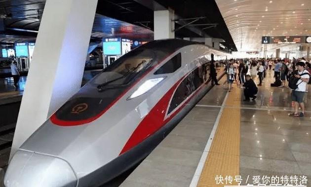  [开走]乘坐高铁，下车抽烟时车开走了怎么办？乘务员：只需问一