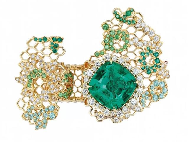 百年绝美再现,只为唤醒对蕾丝的无限遐想