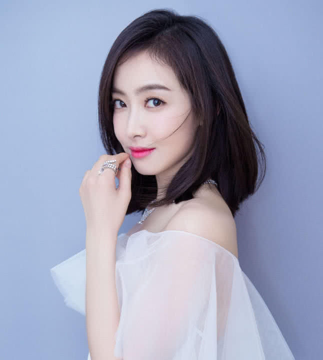 宋茜就穿个“衬衣”当裤子了，网友:目光已无法移开