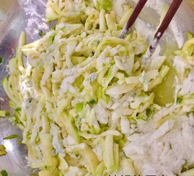  「客家人」小南瓜怎么做？客家人教你决窍和方法，外焦里嫩，好吃到停不下来