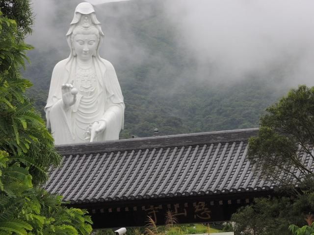 首富花15亿建寺庙，禁止烧香，禅修室防弹，洗手间戒备森严！