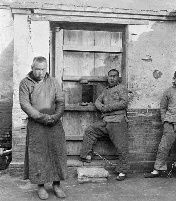  「发现」美国人在鞋盒里发现了6000张中国老照片