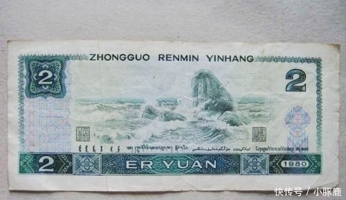 老人坐公交车没带钱，乘客向司机求情，司机说的话让全车人傻了眼