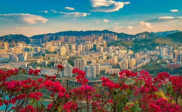 这里才是四川最舒适的地方,还是全省最有钱的4线城市,不是成都