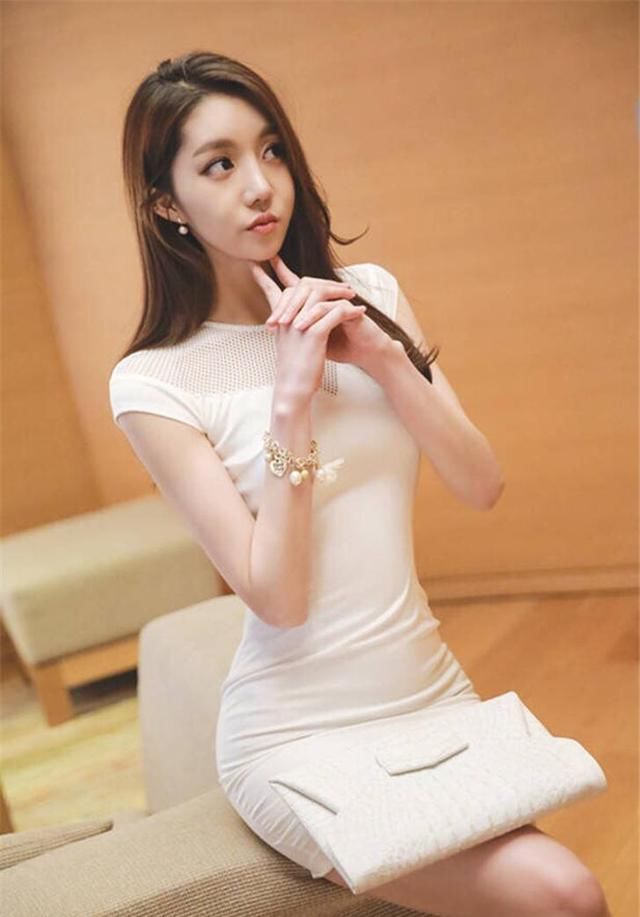 连衣包臀裙的气质美搭，穿出时尚名媛味道，香甜可口