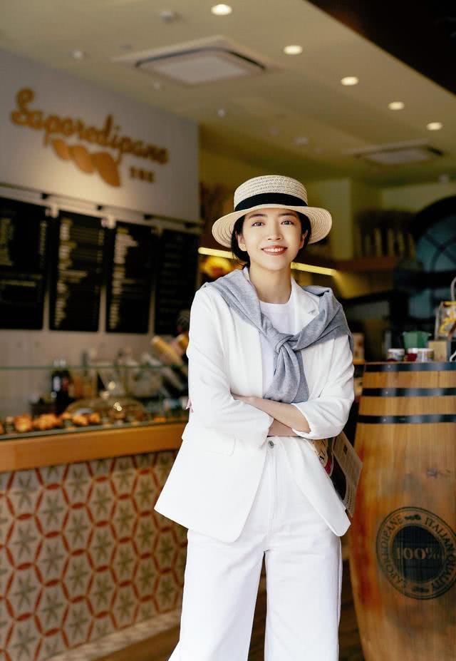 阔腿裤:春季不知道穿什么?我们来“偷”三木的10种新搭配,知性又温柔