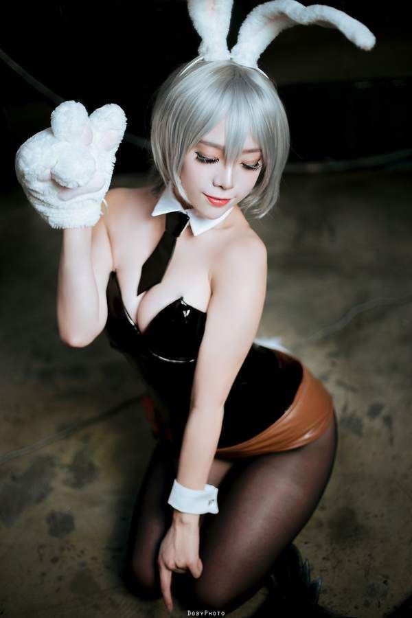 韩国辣妹Cos《LOL》兔女郎瑞雯 黑丝美腿让人欲罢不能