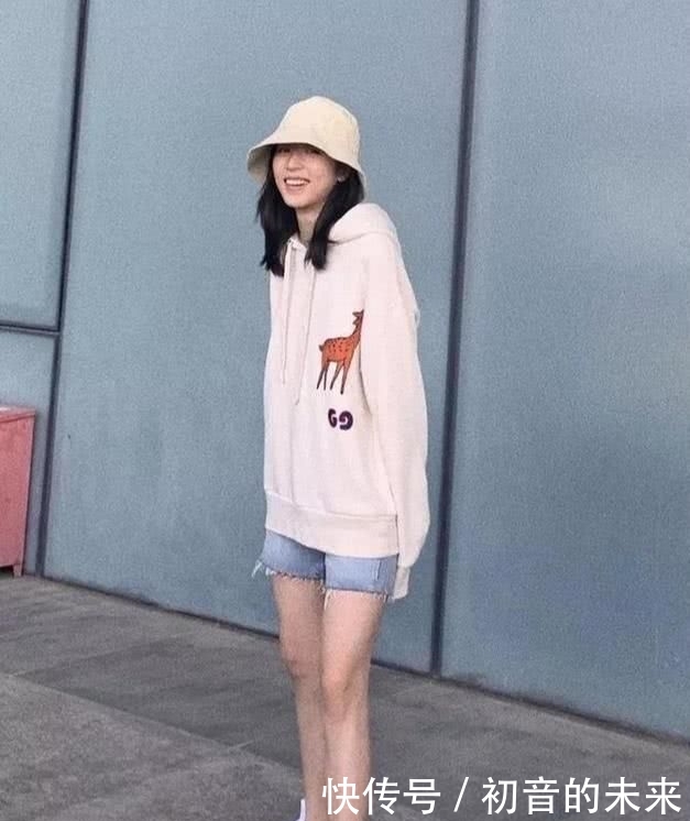  [最常见]早春卫衣正当时，get时尚达人的穿搭秘籍，减龄时髦又吸睛