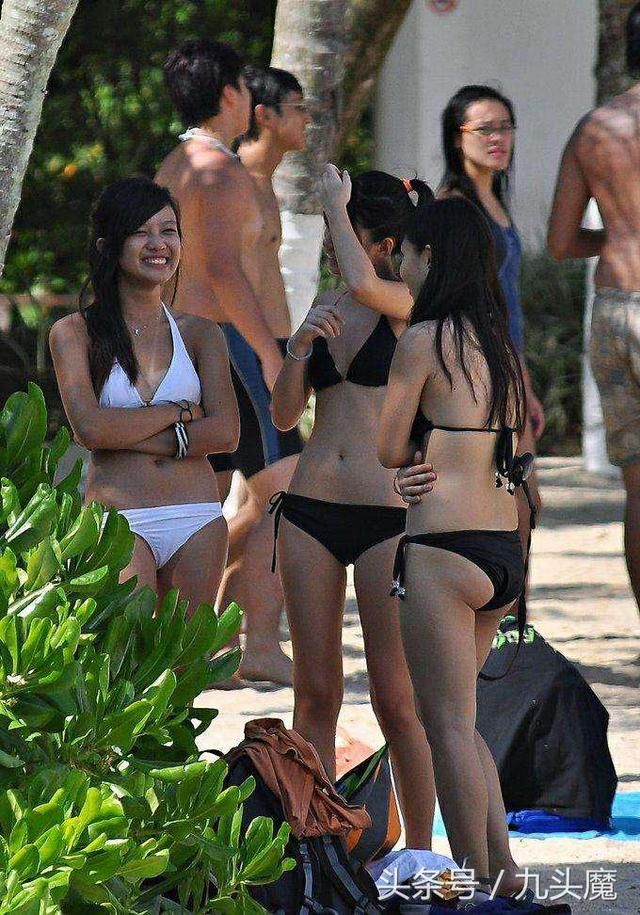 炎炎夏日沙滩风景比基尼美女，成了风景线