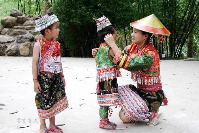 云南有两个以腰带命名的民族，这个民族据说是皇族后裔