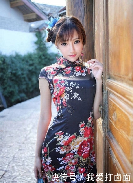 『演绎』旗袍才是真正时尚的衣服,看看美女的旗袍演绎,处处亮点