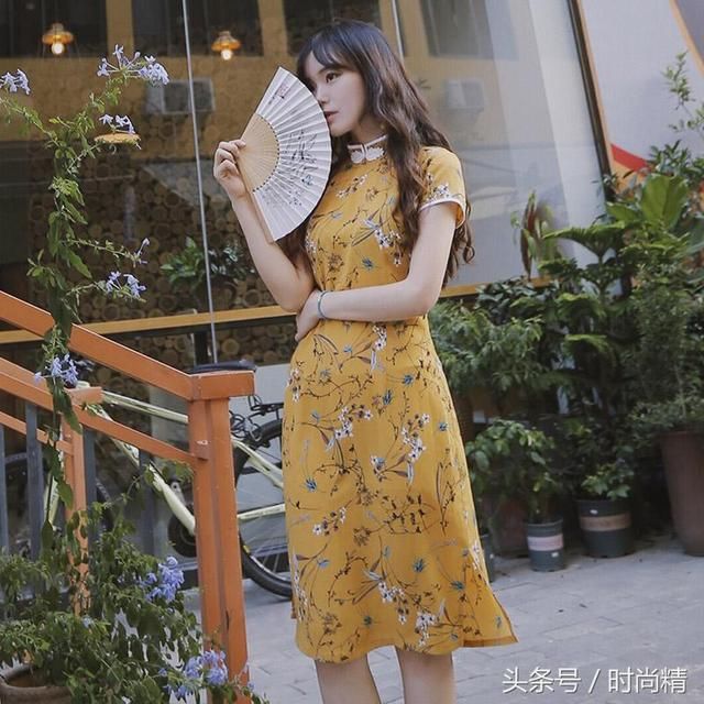 一条绝美的旗袍连衣裙，尽显东方女性的气质美