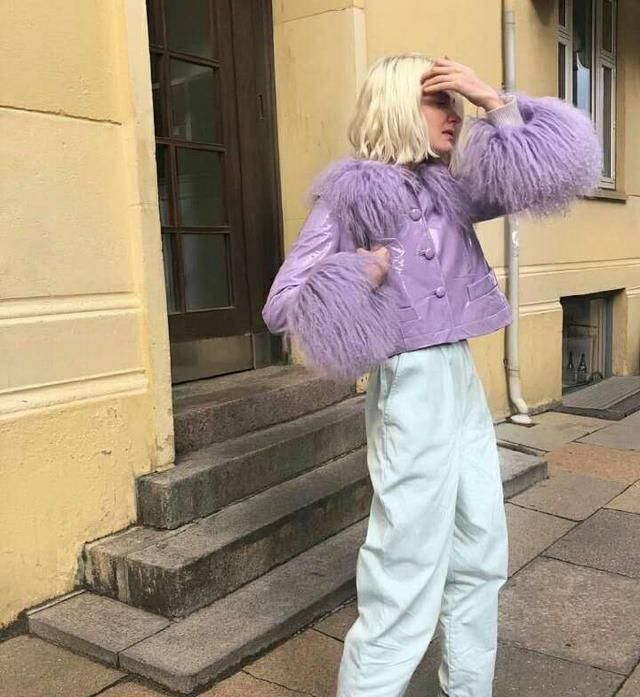  『博主』鲜艳的衣服浮夸？这位国外博主，将糖果色穿出了“中国式”的甜美