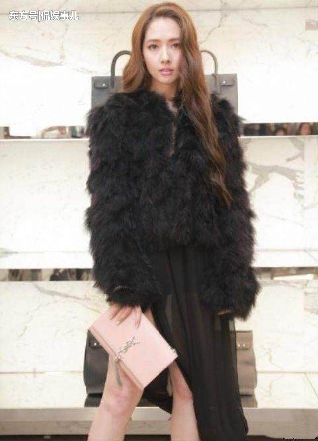 郭碧婷豁出去了!为秀长腿不慎露出内裤，网友:别遮了都看光了!