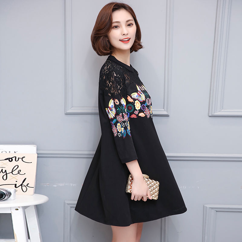 黑裤子扔了吧!听说70后女人都穿这，秋裙+高跟鞋，想不嫩都难