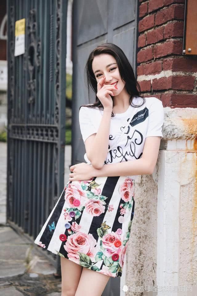 有种人把大牌穿得像大妈，而迪丽热巴穿起来，能叫板英国王室