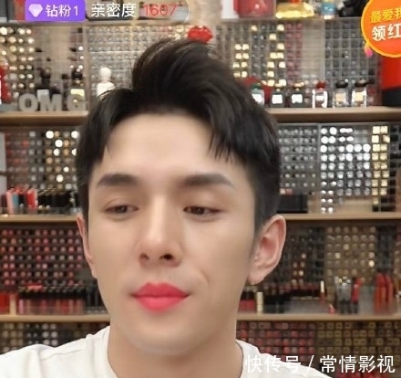  『带货』直播间试色爱马仕口红，“带货一哥”李佳琦再登热搜！