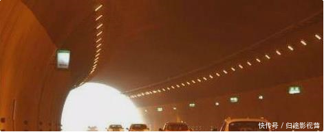  「下个月」公安部提醒下个月起,车辆进入隧道只要没做这个动作,