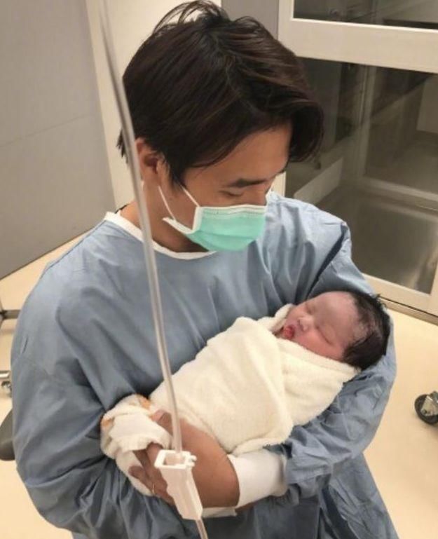 欧弟宣布二胎闹乌龙，欧嫂暖心解围回应素颜真相，最后被胳膊抢镜