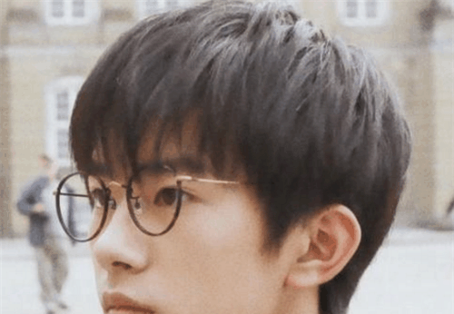 支持维权! 易烊千玺的工作室发表声明, 要求停止造谣!