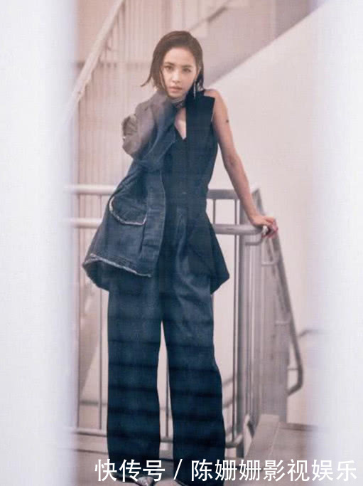 蔡依林个子不高，但是一双大长腿看起来一米八，摄影师的功劳很大