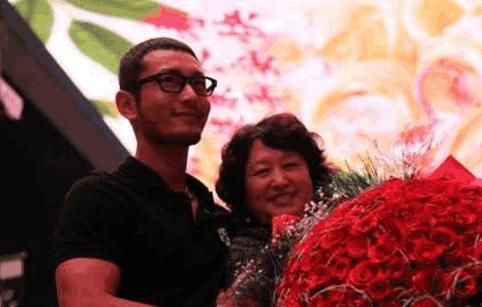 黄晓明卷入17亿风波，发文伤感称要好好活着，宋祖德：滚出娱乐圈