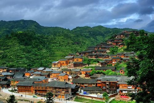 中国这个县被央视评为“全国十大最好玩的地方”,短裙苗族是特色