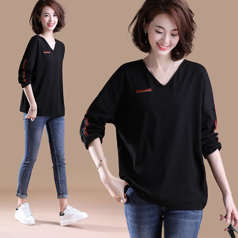 马上中秋，短袖别穿了，看这秋衫，时髦又遮肉，52岁小姨穿忒美