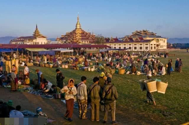 这个邻国每年接待中国游客已超过20万，却唯独没有对中国实行免签