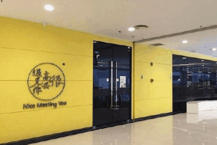 韩寒餐厅“欠薪12万遭起诉”网友称:难道他出名,活该背黑锅？