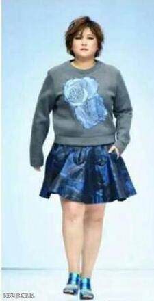 当140斤贾玲和70斤鲁豫同穿裙子，网友:我再也不想减肥了