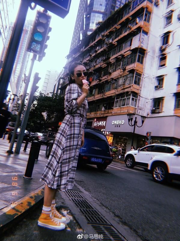 俏皮可爱又优雅妩媚！《潮我看齐》之马思纯：难道只用简单的笑容